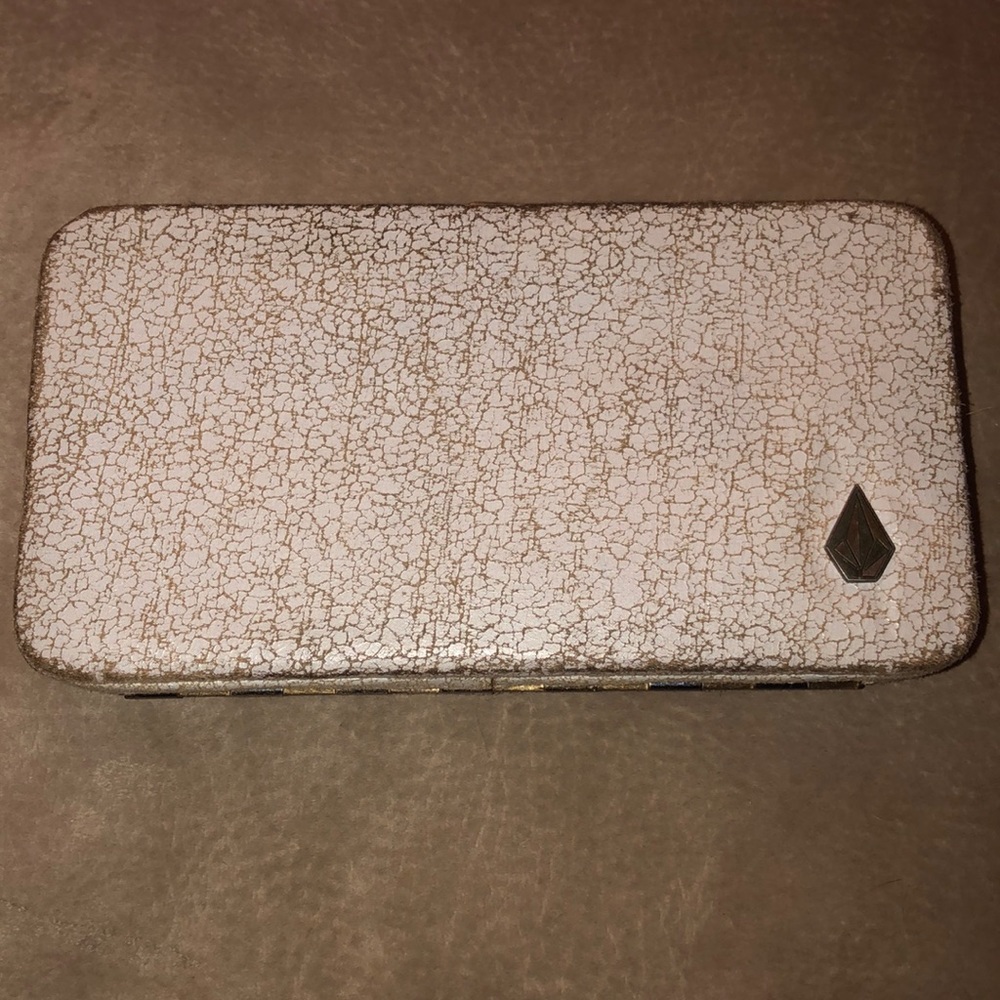 Used Volcom wallet :)